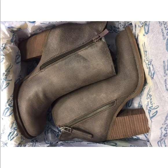Sbicca percussion style Booties taupe leather LAST FINAL PRICE SALE - Picture 2 of 8